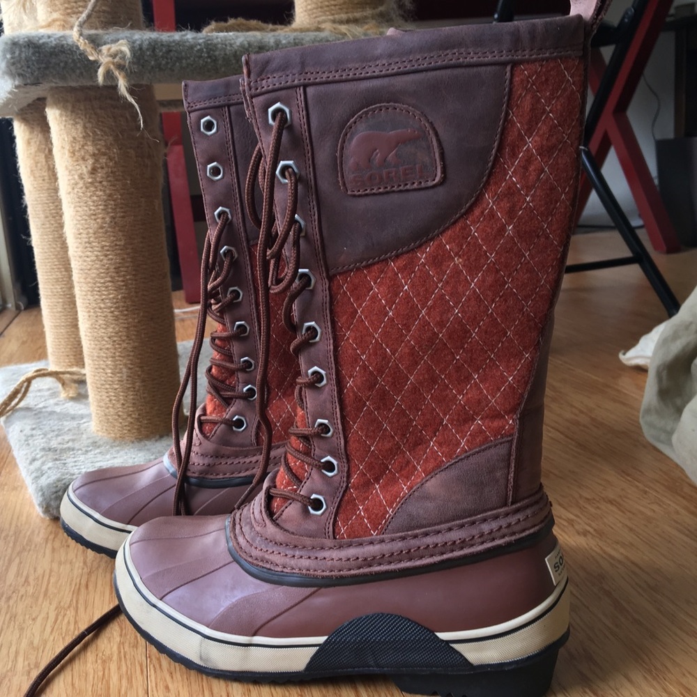 Like new Sorel Tall Lace snow boots.
